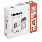 One-family handsfree kit with: connected Classe 300X13E